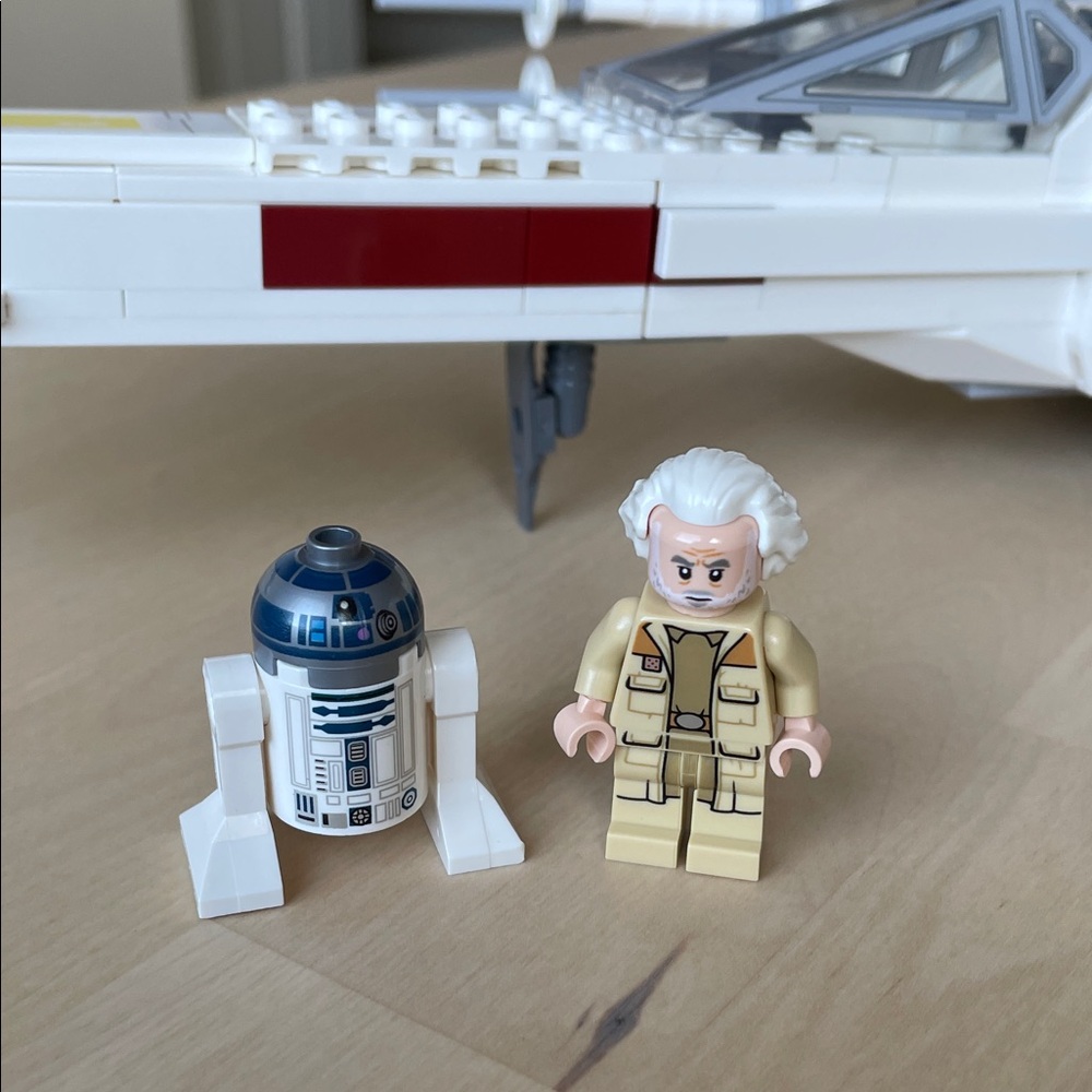 LEGO Set 75301 Luke Skywalker’s X-Wing Fighter - Picture 2 of 10